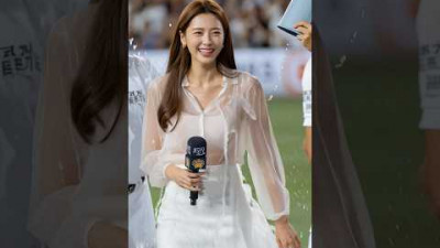 축구선수 인터뷰중 물벼락?! 아나운서 반응 레전드ㅋㅋ #축구아나운서 #물벼락사건 #현장리액션 #스포츠하이라이트 #축구현장 #SoccerReporter #WaterSplash